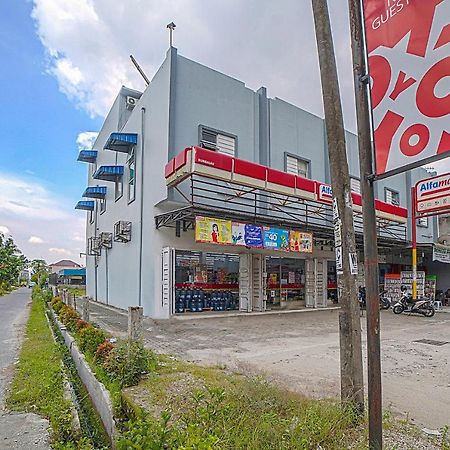 Oyo 90637 Rumah Ni Karo Medan Exterior photo