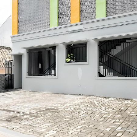 Oyo 90637 Rumah Ni Karo Medan Exterior photo